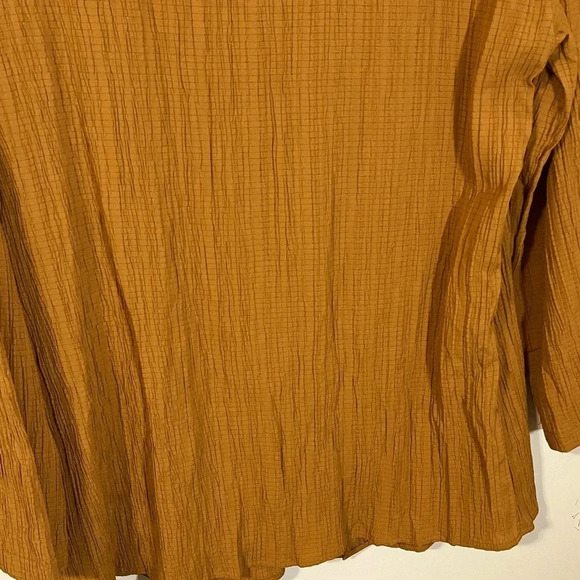 Elegant Gold Button up Long sleeve Blouse size XL loose fitting flared hem - Picture 14 of 16